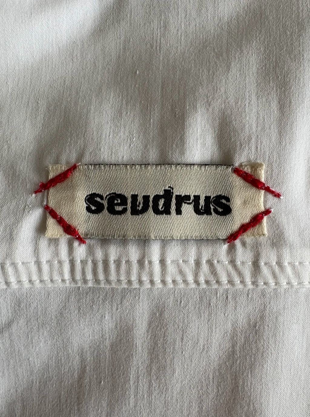 Typewriter Unisex Arkası Desenli Beyaz Gömlek