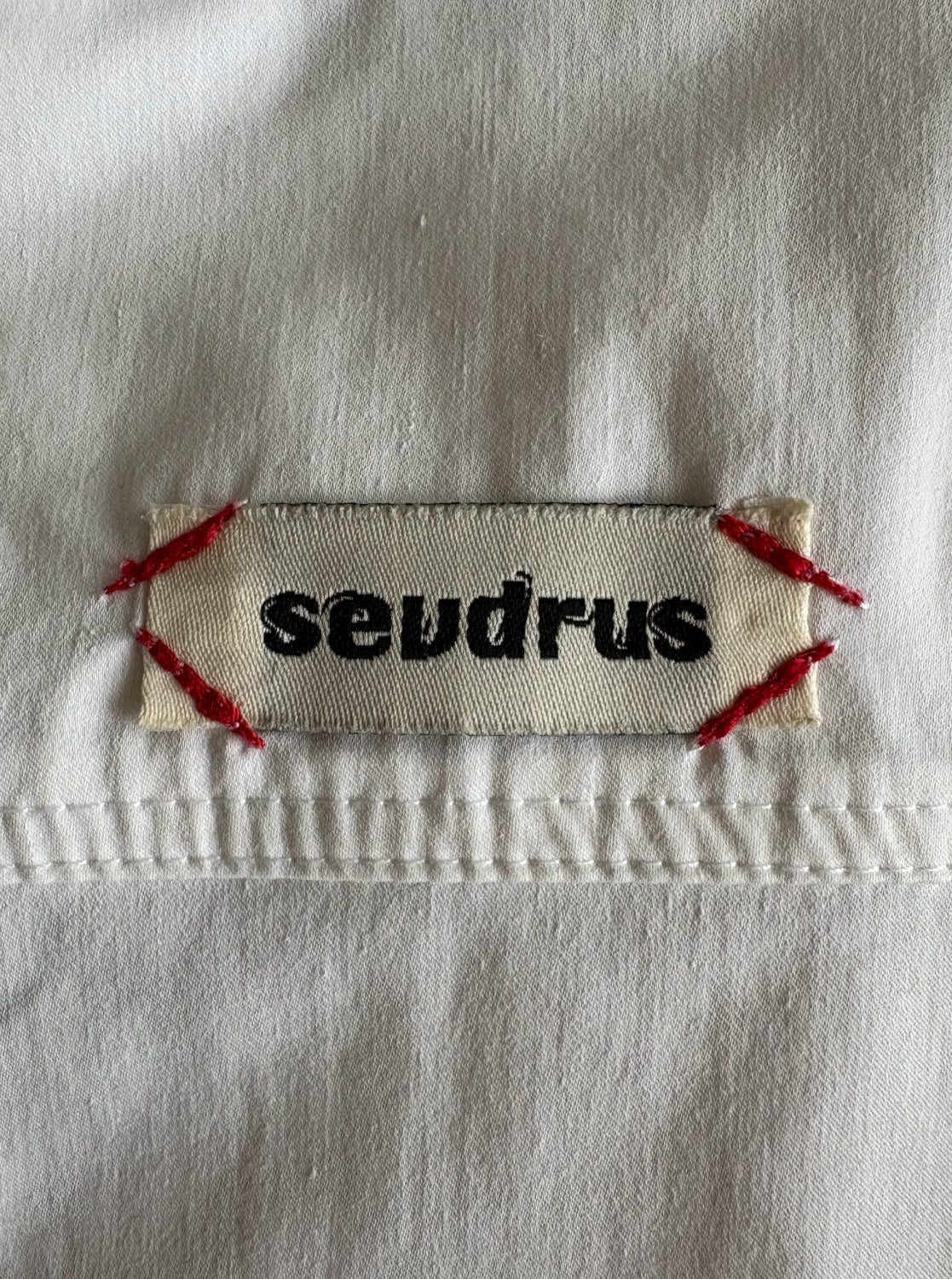 Typewriter Unisex Arkası Desenli Beyaz Gömlek