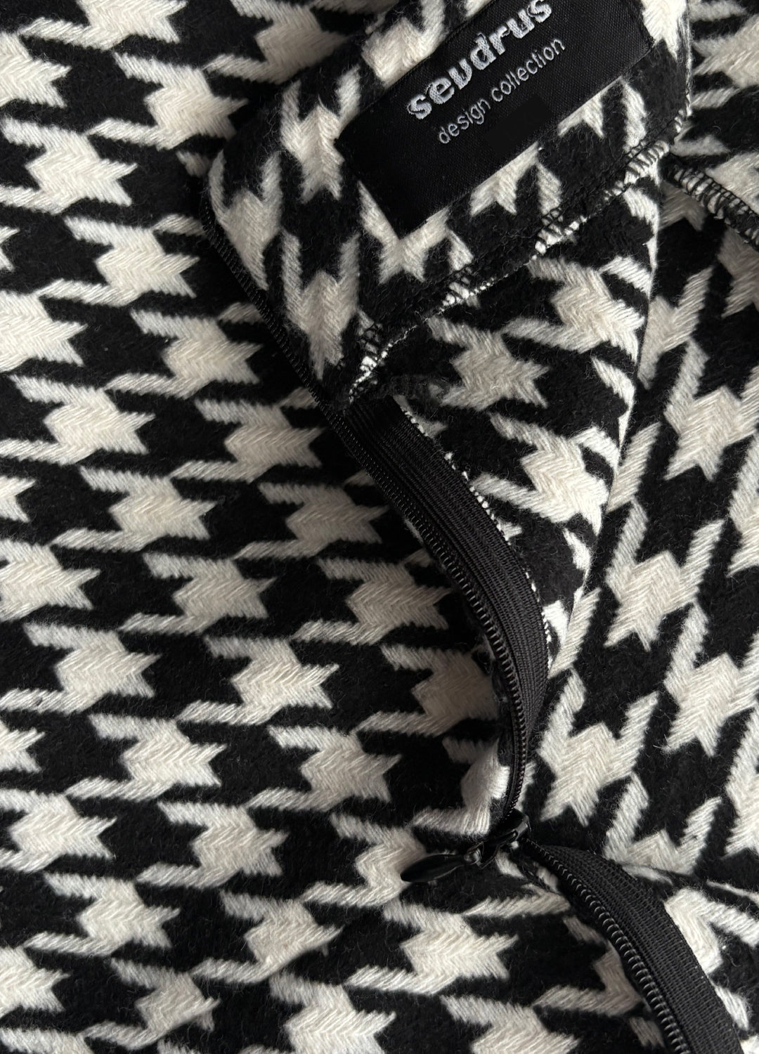 Monochrome Mini Yün Karışımlı Etek