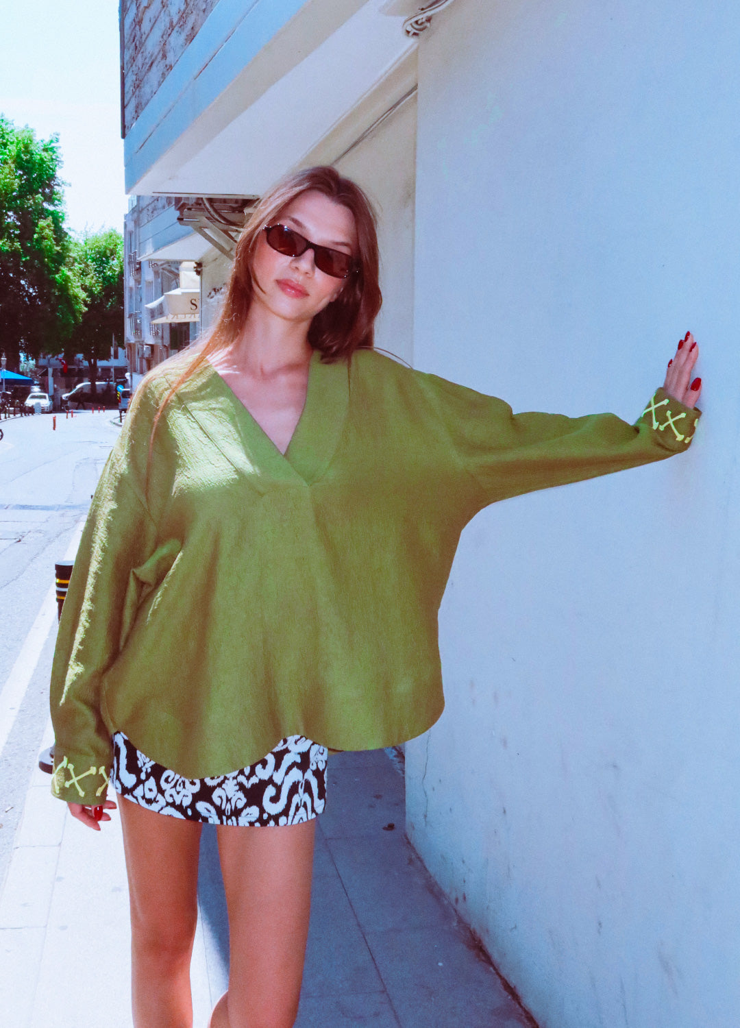 Nomadic Green X Nakışlı Oversize V Yaka Gömlek